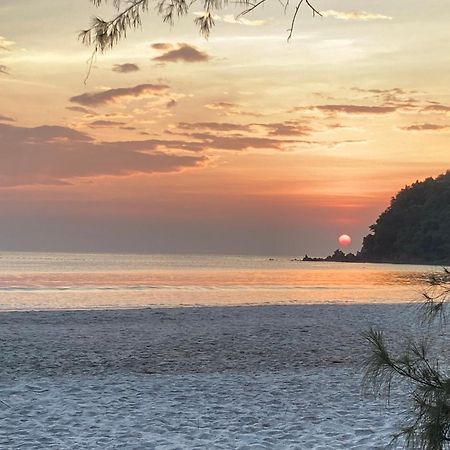 La Ong Lay Hotel Koh Phayam Bagian luar foto