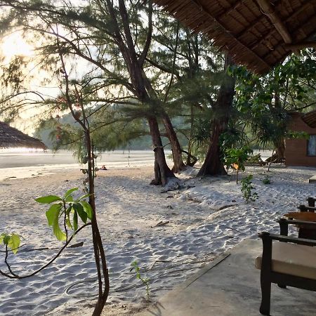 La Ong Lay Hotel Koh Phayam Bagian luar foto