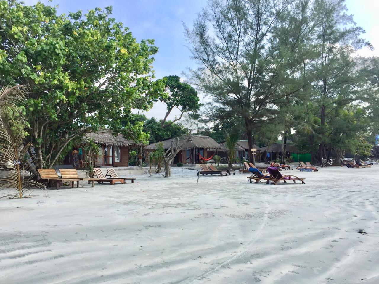 La Ong Lay Hotel Koh Phayam Bagian luar foto