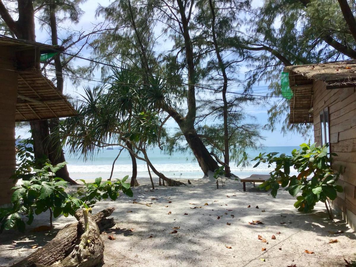 La Ong Lay Hotel Koh Phayam Bagian luar foto